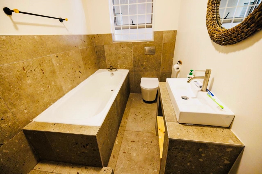 5 Bedroom Property for Sale in Wavecrest Eastern Cape